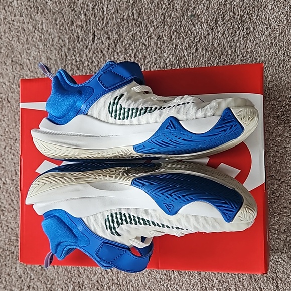 Nike Size 1Y Blue and White - Picture 2 of 3